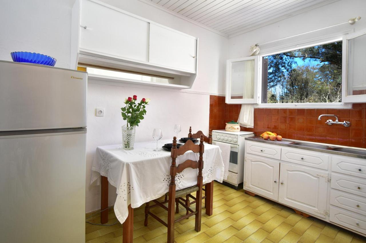Merlyn Rooms Into The Nature, 100M From The Beach Dafnila Exterior photo