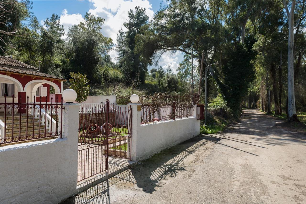 Merlyn Rooms Into The Nature, 100M From The Beach Dafnila Exterior photo