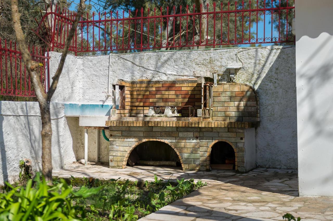 Merlyn Rooms Into The Nature, 100M From The Beach Dafnila Exterior photo